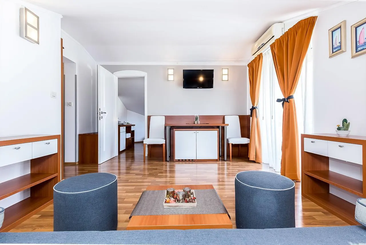 Villa Nada Lovran Guest house