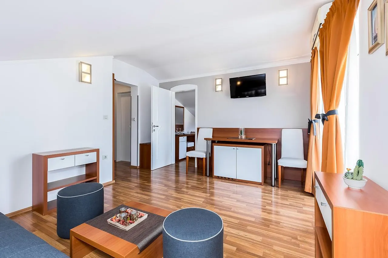 Villa Nada Lovran Guest house