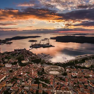 Center With Free Parking 4*, Pula Croatia